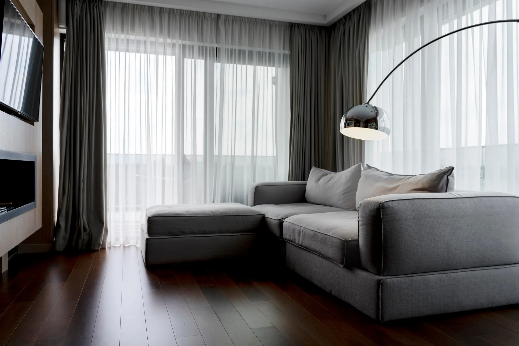 Made-to-measure curtains in a sunlit Nagoya home